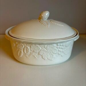 Mikasa English Countryside White DP900 Oval 2 Qt Covered Casserole Serving Dish